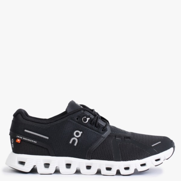 ON RUNNING Cloud 5 Black White Trainers Size: 8