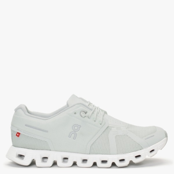 ON RUNNING Cloud 5 Ice White Trainers Size: 8