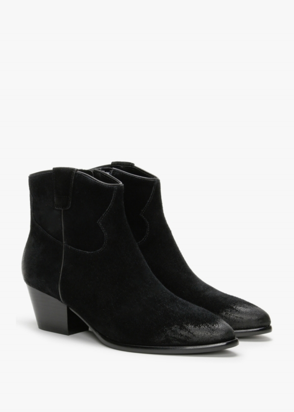 Colour: Black Suede