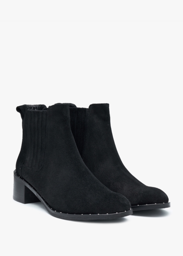 Colour: Black Suede