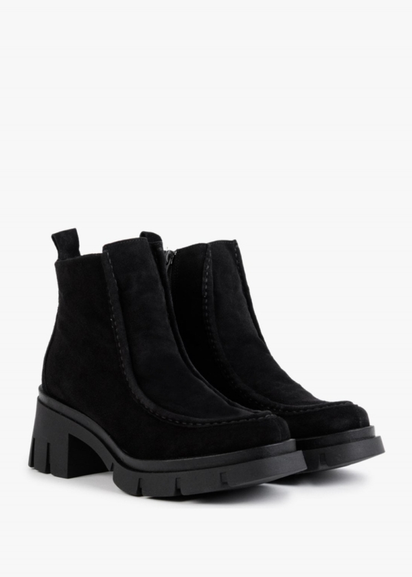 Colour: Black Suede