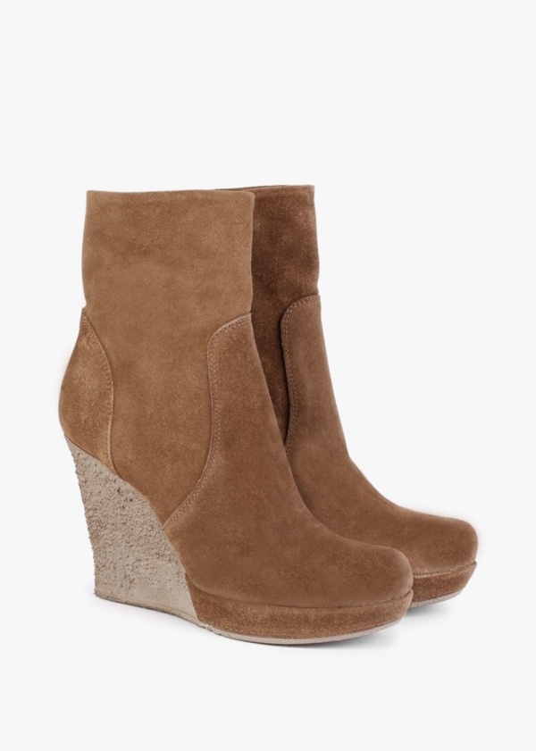 Colour: Tan Suede