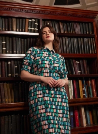Joanie Clothing Finette Book Print Midaxi Tea Dress –  UK 26 (Blue)